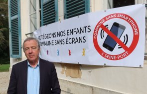 френски град забрани използването смартфони публични места