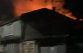 Пожар избухна в центъра на Русе, огнеборците още гасят