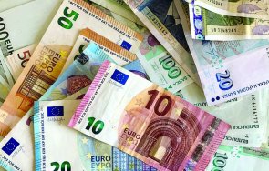 минималната заплата гърция увеличава 830 евро