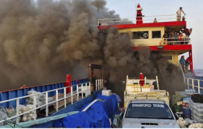 ферибот 108 пътници екипаж запали тайландския залив