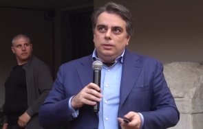 ВЪПРОСИТЕ, от които на Асен Василев му настръхват косите