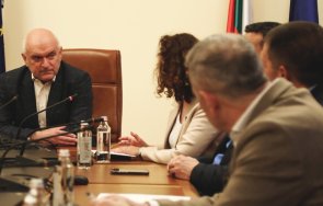 главчев свика кабинета непосредствена заплаха националната сигурност българия