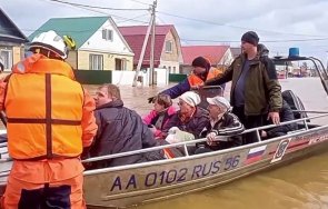 масова евакуация оренбург покачване нивото река урал видео