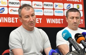 Стамен Белчев с две дилеми в защита преди дербито с Левски
