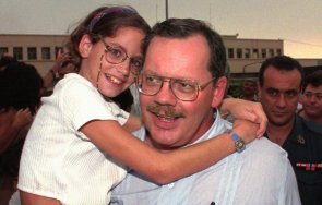 почина тери андерсън журналистът държан плен почти седем години ливан