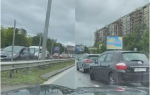 ПЪРВО В ПИК! Две катастрофи затапиха движението по бул. Цариградско шосе (ВИДЕО)