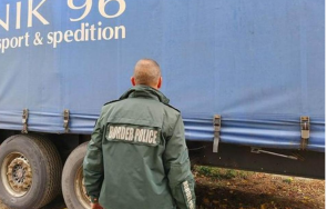 намериха сирийци скрити два камиона гкпп калафат