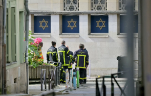 полицията застреля въоръжен мъж опитал подпали синагога франция