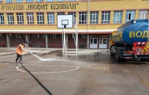 измиват училищните дворове софия