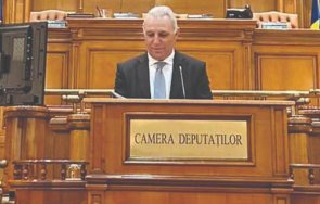ЧЕСТ: Христо Стоичков гостува в парламента на Румъния