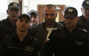 отложиха делото полицаите ескортирали автомобила димитър любенов