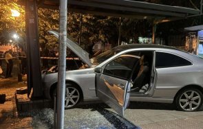 млад шофьор заби автобусна спирка варна четирима пострадали