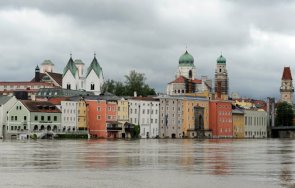 забраниха плаването дунав реката преляла места