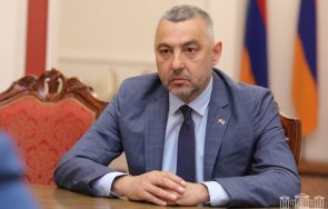 посланикът армения напуска поста