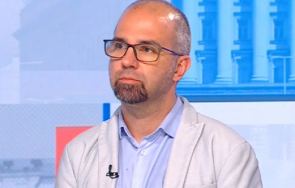 първан симеонов затъваме трети ден говорим величие правителство кабинет герб дпс самоубийствен