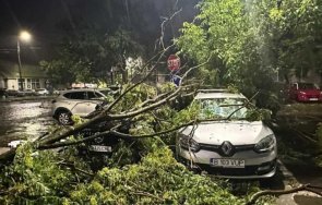 воден апокалипсис букурещ отнесени покриви новоднени улици пренасочи полети