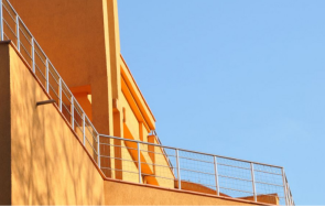 годишен турист опасност живота падане хотелска тераса равда