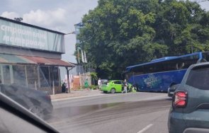 кръв пътя автобус деца такси сблъскаха гара пионер софия