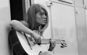 почина френската певица франсоаз арди