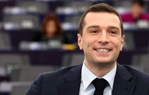 крайната десница франция води убедително