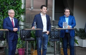 рокади високите етажи серията афери вождовете гласят ники пътува новата кукла конци промяната