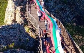 провадия биха рекорда дълго знаме снимка