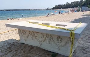 откриха античен саркофаг плажа варна