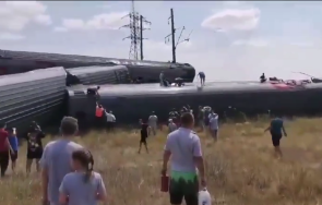 русия 100 души ранени влакова катастрофа