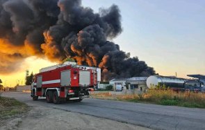 последните минути завод пламна царацово пловдив пламъците огромни обновена снимки