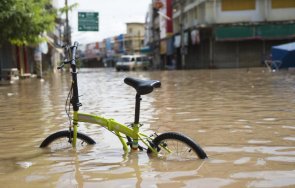десетки удавиха неизвестност заради тропическа буря виетнам