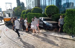извънредно страшно меле центъра софия бмв вряза обръщалото трамвай натръшка десетима снимки обновена