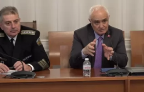 комисията отбрана заседава парламента