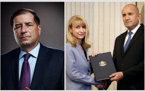 доц борислав цеков президентът опитва узурпира власт влияе определянето състава служебното правителство