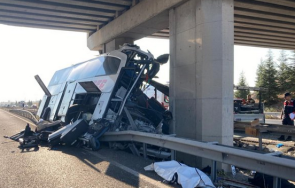 жестока автобусна катастрофа турция взе жертви