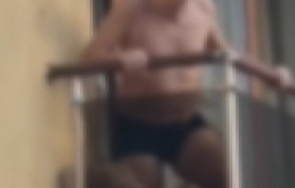 родители евакуират децата заради агресията психично болен мъж