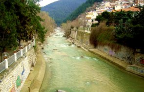 мъж удави река места докато спасява детето