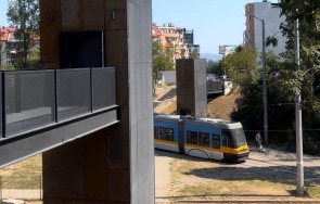 сетне пуснаха дългоочакваните асансьори обръщалото трамвай