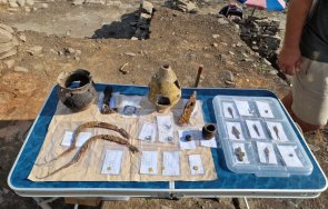 археолози откриха златни монети разкопки село дебнево