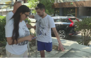 натрошен таз ампутиран крак годишният емануел нуждае помощ проходи отново