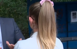 безобразие контрольори глобиха свалиха млада жена автобуса закупила електронен билет