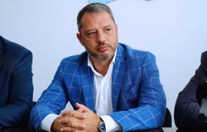 Делян Добрев