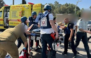 камион вряза автобусна спирка тел авив десетки ранени