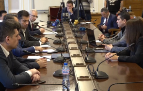 задкулисието продължава пепетата седнаха масата итн найо цъфна средата тамада