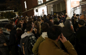 международна реакция насилието народния театър