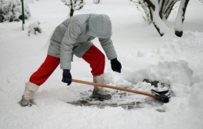 глоба 5000 почистваме снега блока