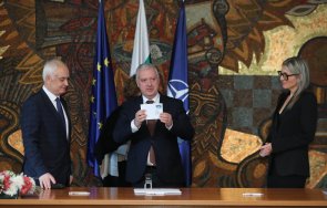 мвнр пусна юбилейна пощенска марка ата годишнина членството българия нато