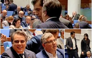 разбиващо кирил мозъчният тръст кокорчо лена искат останалите партии подписи празен чек какви