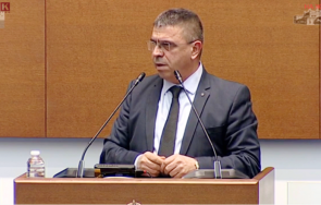 изслушват вътрешния министър пирамидата betl