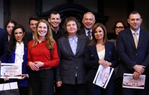 наталия киселова езикът нещото свързва разделя