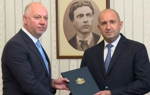 важен ден президентът връчва папката мандата герб сдс